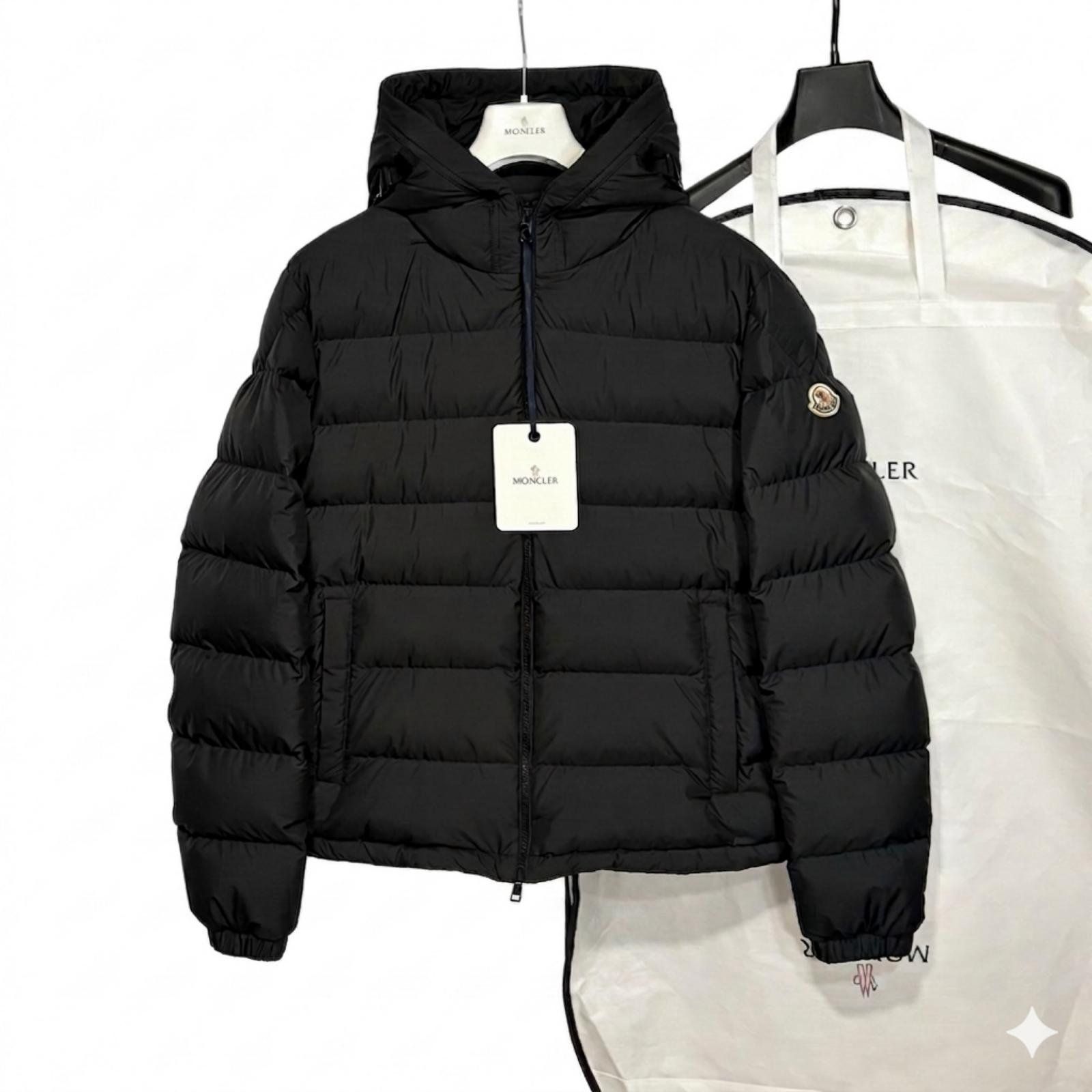 Вжита MONCLER K20911A00228597YW LAVERAET Пуховик чорний чоловічий L чорний
Вжита MONCLER K20911A00228597YW LAVERAET Пуховик чорний чоловічий L чорний