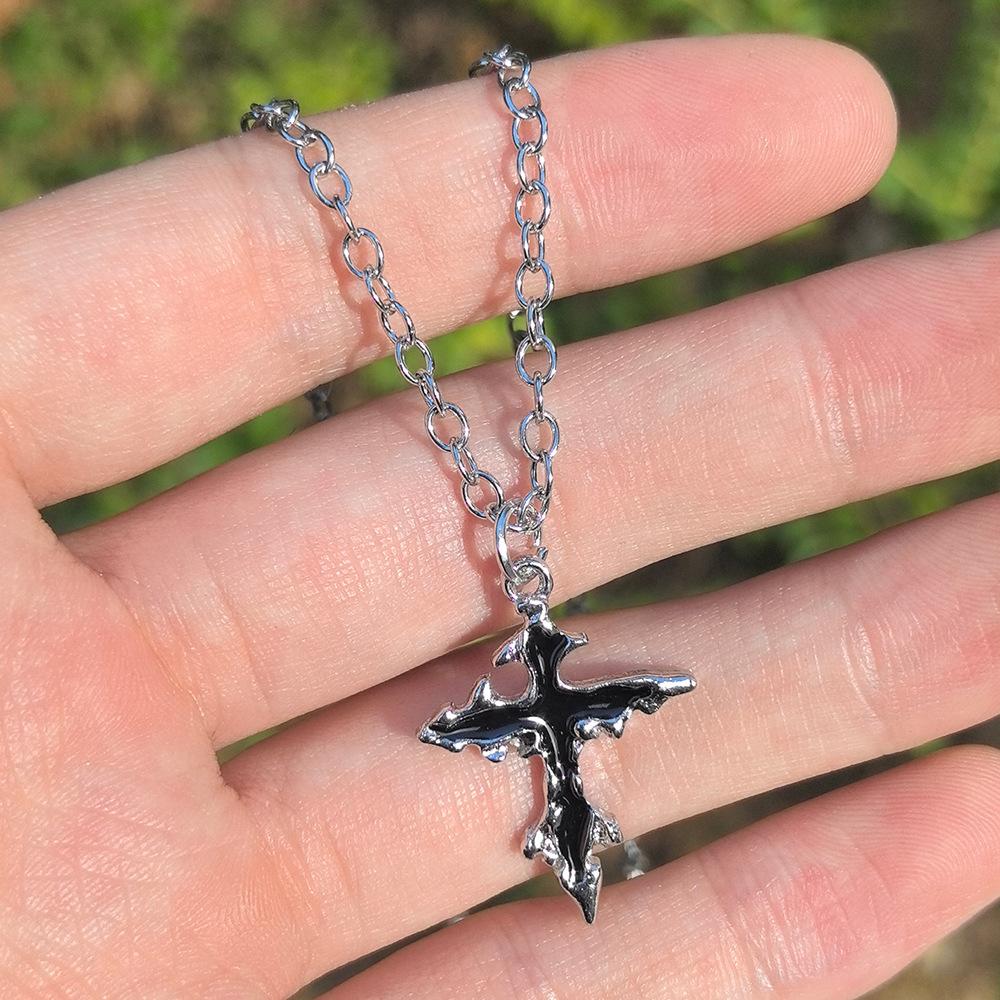 Dark Gothic Punk Alien-shaped Black Cross Spider Bat Pendant Necklace for Men Women Halloween Party Hip Hop Retro Zircon Gifts
Dark Gothic Punk Alien-shaped Black Cross Spider Bat Pendant Necklace for Men Women Halloween Party Hip Hop Retro Zircon Gifts