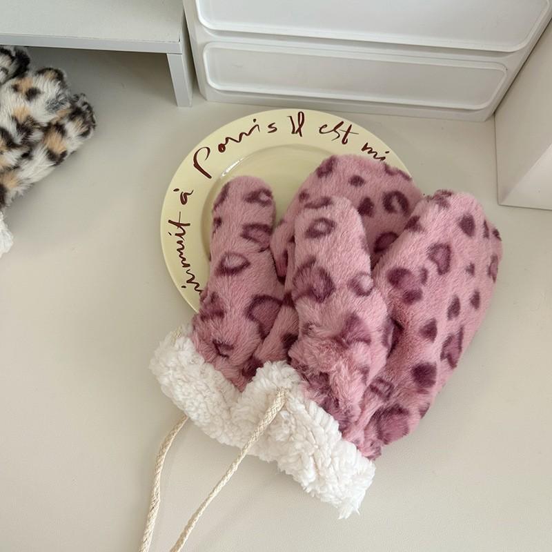 Теплые перчатки из альпаки, винтажные женские утепленные перчатки с подкладкой, перчатки с леопардовым принтом и воротничком One size
Теплые перчатки из альпаки, винтажные женские утепленные перчатки с подкладкой, перчатки с леопардовым принтом и воротничком One size