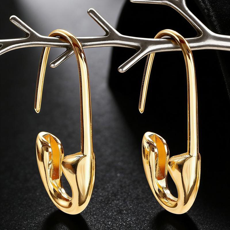 Creative Metal Paperclip Hook Earrings for Women Unisex Minimalist Gold Color Hollow Personality Earrings Trendy Gothic Zircon золотий
Creative Metal Paperclip Hook Earrings for Women Unisex Minimalist Gold Color Hollow Personality Earrings Trendy Gothic Zircon золотий