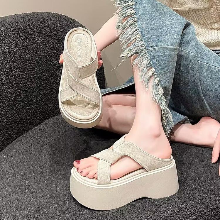 Крутые шлепанцы на толстой подошве, увеличивающие рост, для женщин, для ношения летом 2025 года. Новые маленькие сандалии-маффины на мягкой подошве для пляжа 40
Крутые шлепанцы на толстой подошве, увеличивающие рост, для женщин, для ношения летом 2025 года. Новые маленькие сандалии-маффины на мягкой подошве для пляжа 40