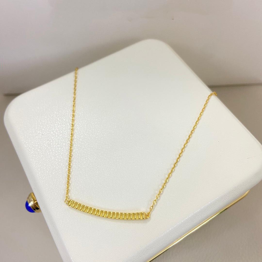 Jacquard Embossed Smiley Face Necklace - 18K Rose Gold Clavicle Chain
Jacquard Embossed Smiley Face Necklace - 18K Rose Gold Clavicle Chain