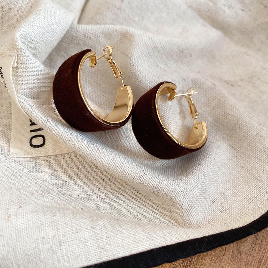 Silver Needle Geometric Ear Cuff & Stud Earrings - Retro, Versatile High-End Style for Autumn/Winter
Silver Needle Geometric Ear Cuff & Stud Earrings - Retro, Versatile High-End Style for Autumn/Winter