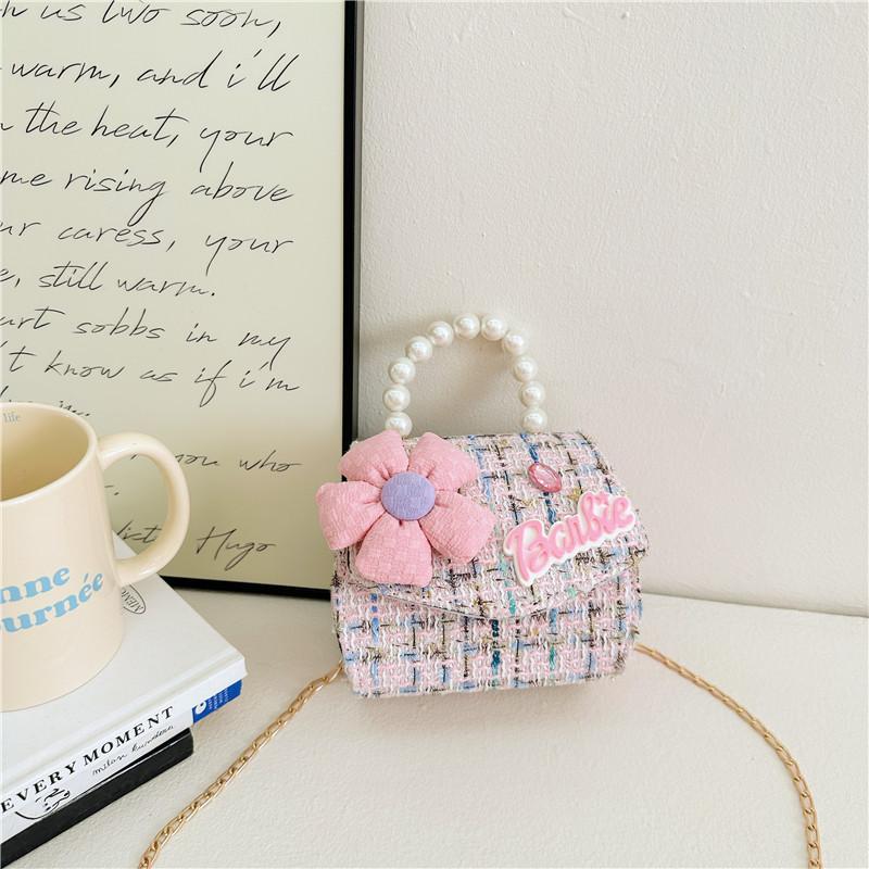 Fashionable Mini Pearl Handheld Chain Crossbody Bag For Girls And Boys In Stylish Floral Design PinkBlue
Fashionable Mini Pearl Handheld Chain Crossbody Bag For Girls And Boys In Stylish Floral Design PinkBlue