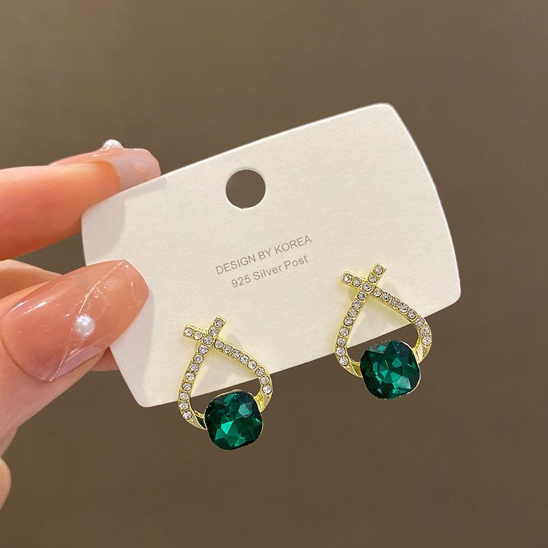 New Purple Green Cross Zircon Crystal Stud Earring for Women Sweet Zircon Accessory Wholesale Wedding Christmas Girl Gift
New Purple Green Cross Zircon Crystal Stud Earring for Women Sweet Zircon Accessory Wholesale Wedding Christmas Girl Gift