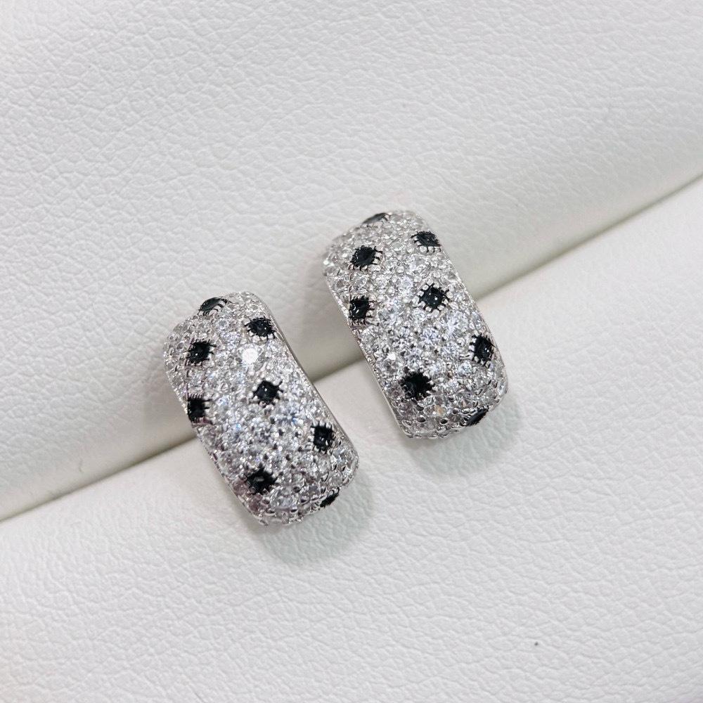 S925 Sterling Silver Leopard Print Stud Earrings with Diamonds – Stylish Cheetah Spot Design for Women 925 Sterling Silver
S925 Sterling Silver Leopard Print Stud Earrings with Diamonds – Stylish Cheetah Spot Design for Women 925 Sterling Silver