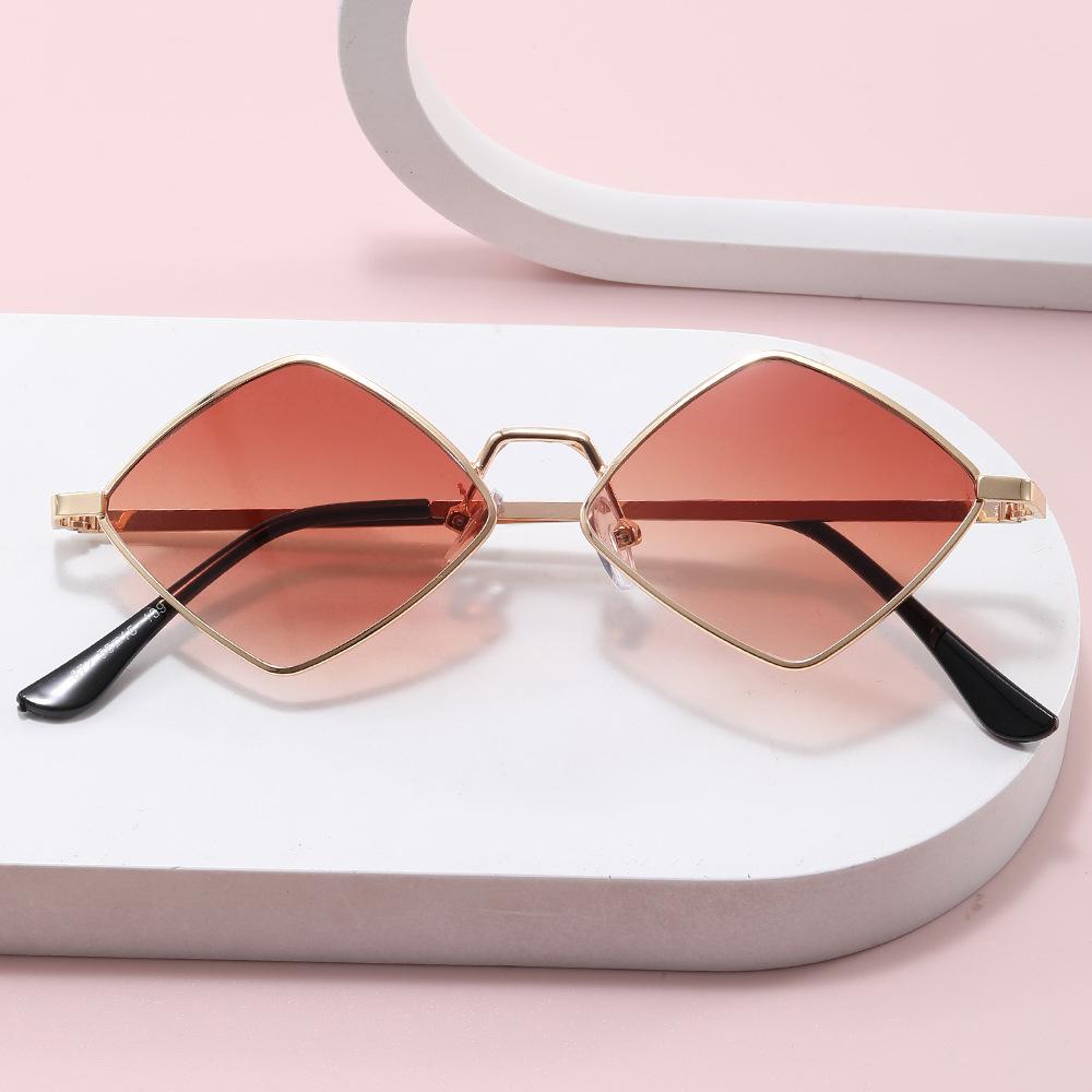 Retro Vintage Style Male ’ s Sunglasses Rhombus Shape UV Protection Sun Eyeglasses Female Latest Fashion Sun EyeglassesforFemale
Retro Vintage Style Male ’ s Sunglasses Rhombus Shape UV Protection Sun Eyeglasses Female Latest Fashion Sun EyeglassesforFemale