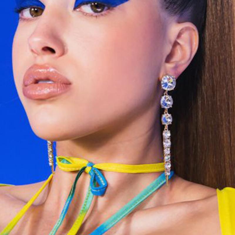 Stonefans новые модные длинные висячие серьги серебряного цвета с подвесками 2022 модные висячие женские серьги летние украшения для девочек праздничный подарок
Stonefans новые модные длинные висячие серьги серебряного цвета с подвесками 2022 модные висячие женские серьги летние украшения для девочек праздничный подарок