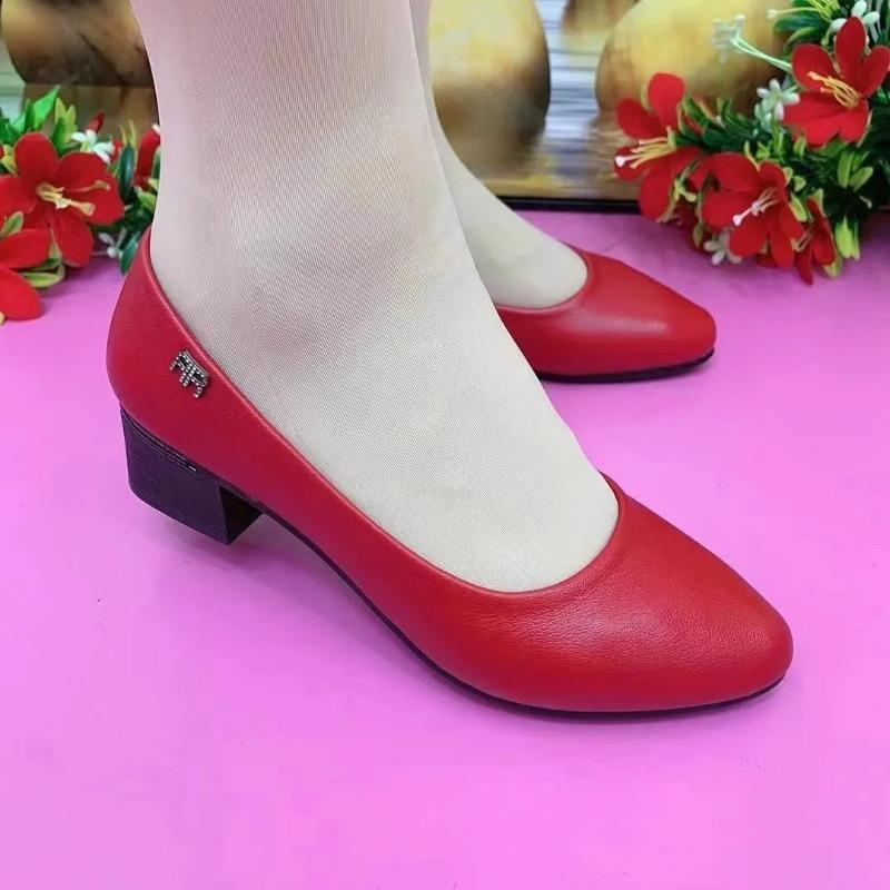 Shallow shoes women s soft leather soft sole medium heel single shoes new thick heel non-slip medium women s shoes work shoes women s occupation 40 червоний
Shallow shoes women s soft leather soft sole medium heel single shoes new thick heel non-slip medium women s shoes work shoes women s occupation 40 червоний