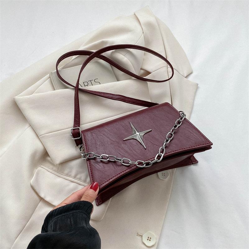 Simple and fashionable texture Internet celebrity commuting chain small bag women s 2025 early spring new shoulder messenger bag small square bag бордовый
Simple and fashionable texture Internet celebrity commuting chain small bag women s 2025 early spring new shoulder messenger bag small square bag бордовый