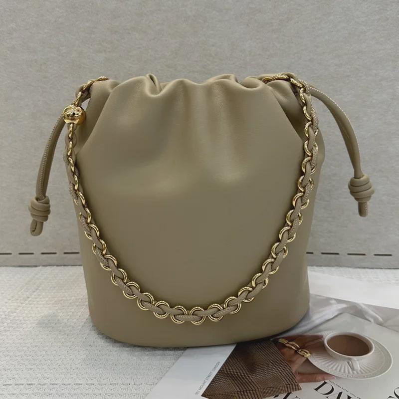 Сумка-ведро Flame 2024 Lucky Cowhide с завязками на талии и плече No logo: 32*17*24cm красный
Сумка-ведро Flame 2024 Lucky Cowhide с завязками на талии и плече No logo: 32*17*24cm красный