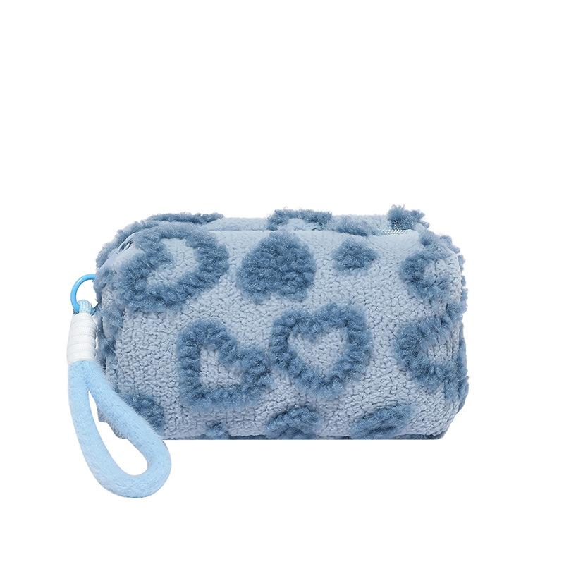 Summer new flannel love makeup small square bag cute plush handbag tide синій
Summer new flannel love makeup small square bag cute plush handbag tide синій