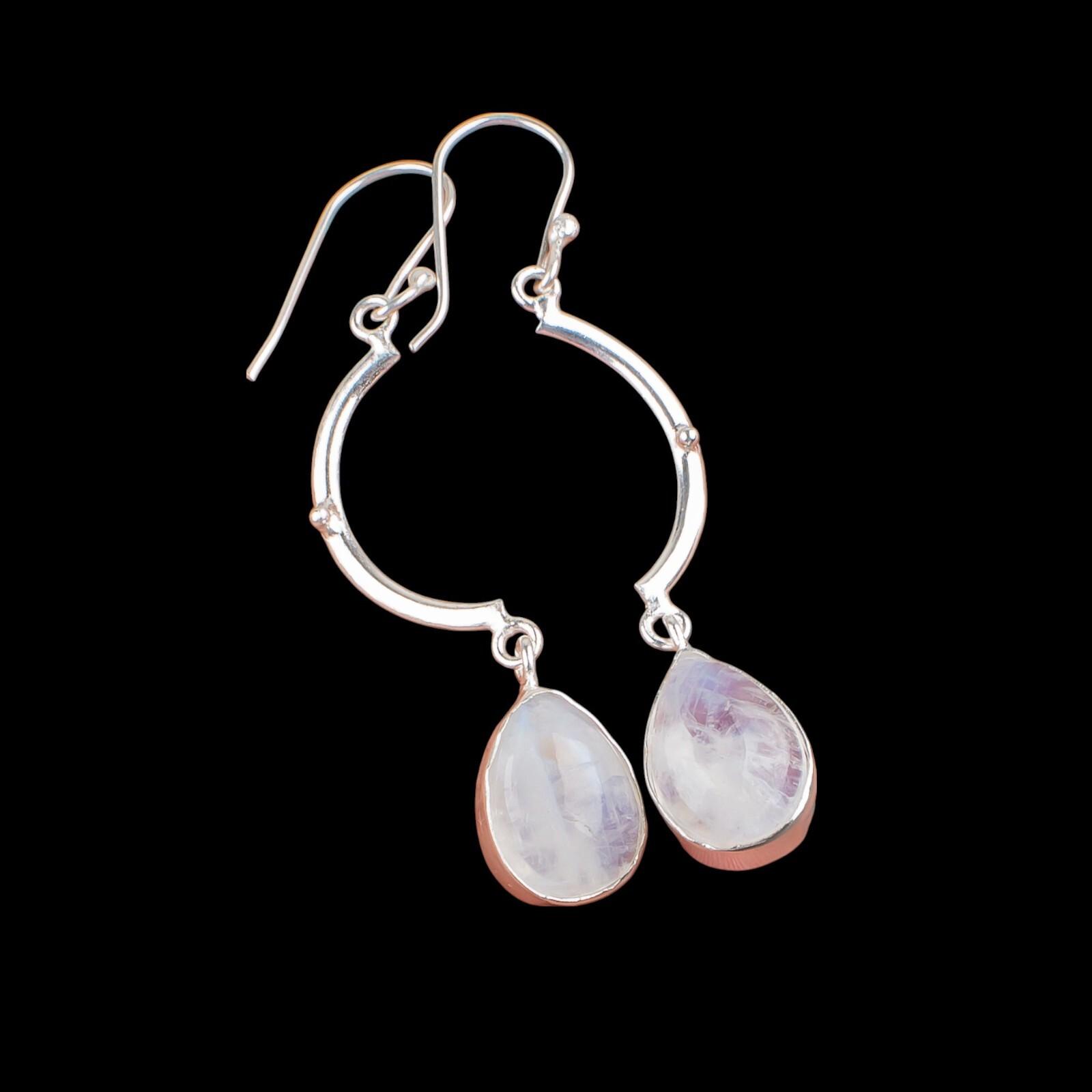 Rainbow Moonstone Gemstone 925 Sterling Silver Jewelry Handmade Earrings 2.60 EE-43-30
Rainbow Moonstone Gemstone 925 Sterling Silver Jewelry Handmade Earrings 2.60 EE-43-30