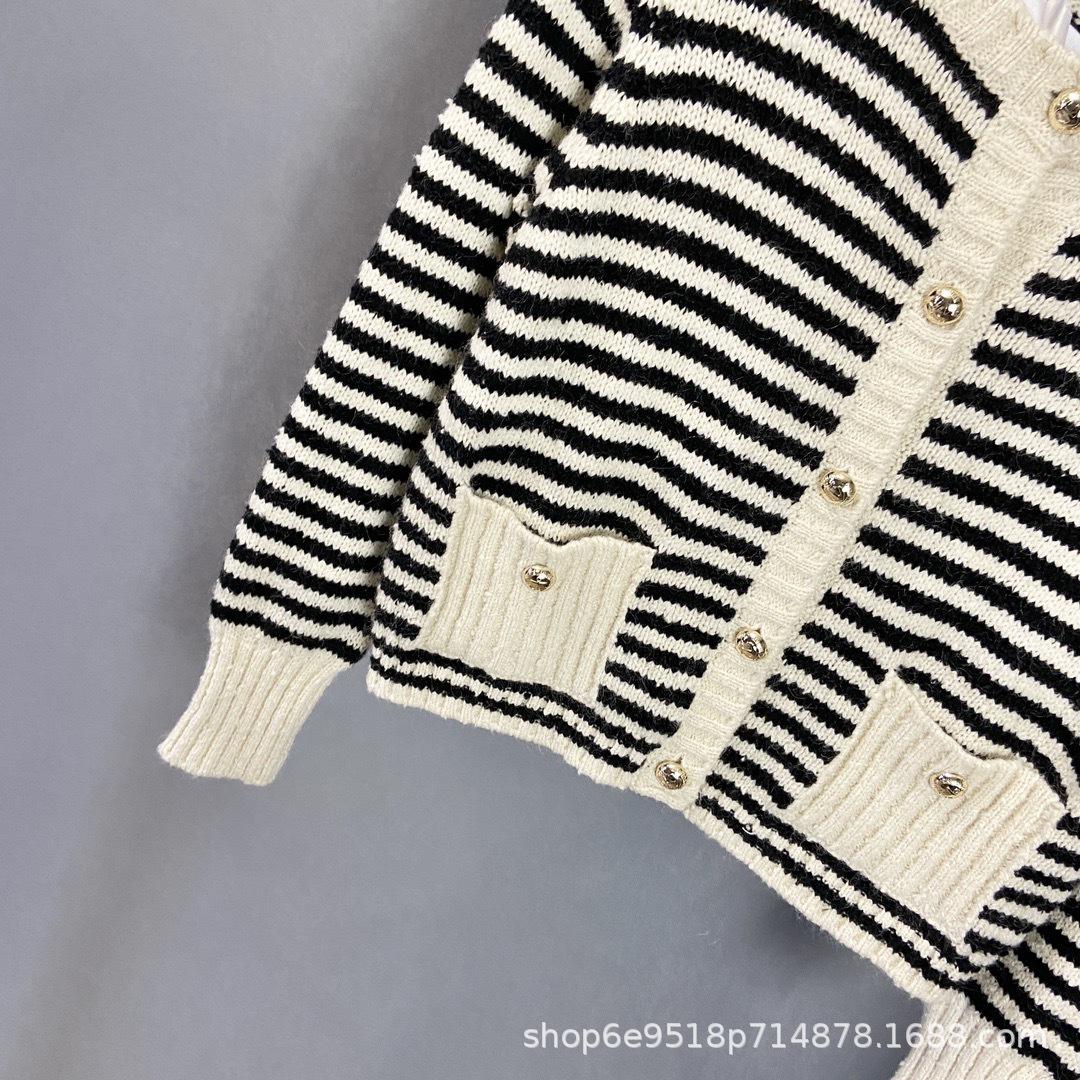 Correct Version D Women s SS23 Black & White Striped Jacquard Patch Pocket Long-Sleeve Knitwear Small білий
Correct Version D Women s SS23 Black & White Striped Jacquard Patch Pocket Long-Sleeve Knitwear Small білий