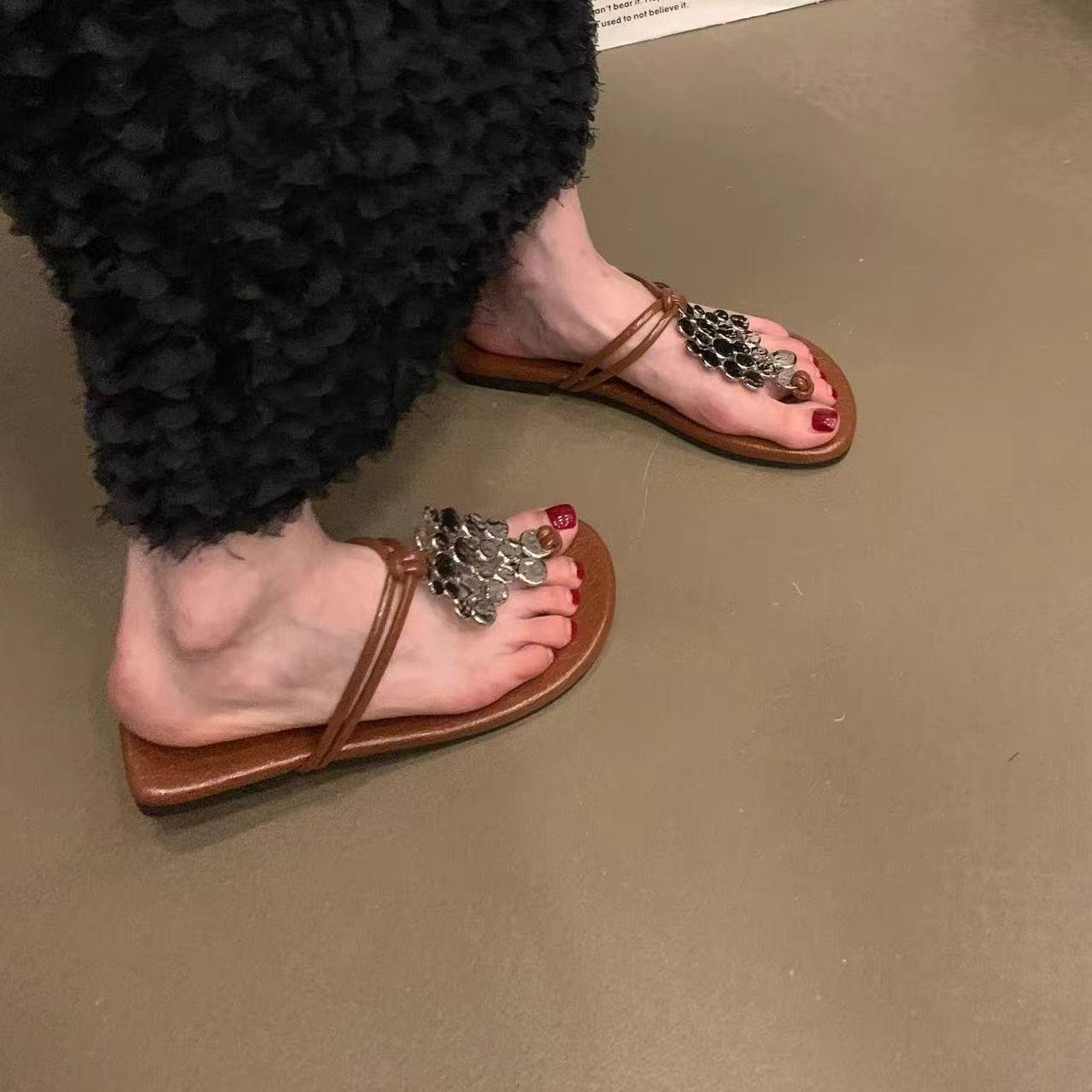 Niche high-value vacation beach flip-flops 2025 summer Internet celebrity pinch sandals women Roman sandals women 35
Niche high-value vacation beach flip-flops 2025 summer Internet celebrity pinch sandals women Roman sandals women 35