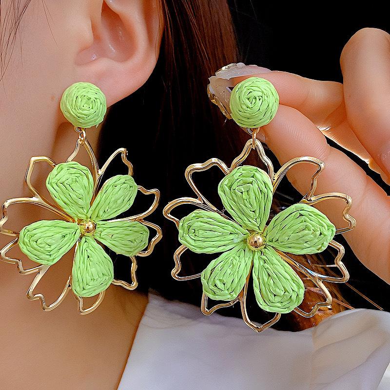 Модные висячие серьги для женских украшений зелёный
Модные висячие серьги для женских украшений зелёный