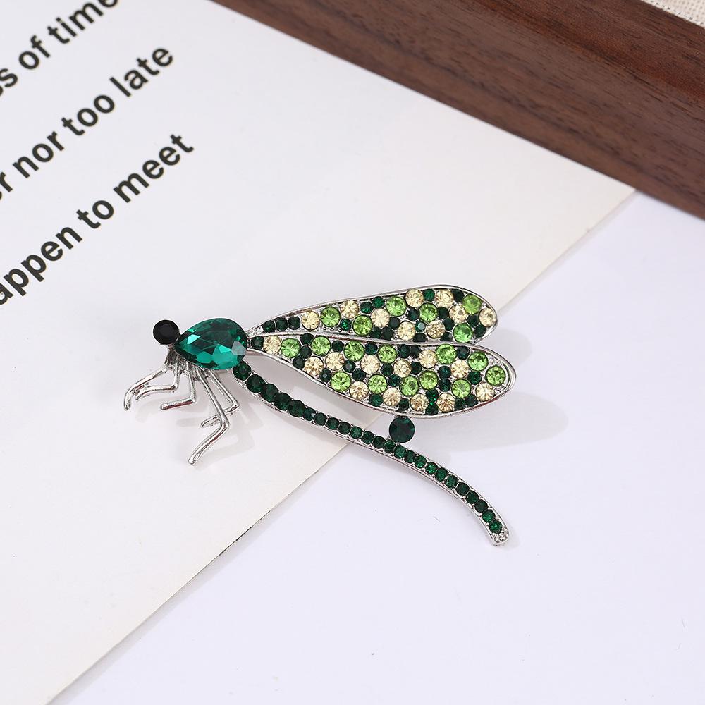 Японская и корейская мода Брошь-стрекоза со стразами - Креативная булавка в виде насекомого из сплава для универсальных аксессуаров для костюма
Японская и корейская мода Брошь-стрекоза со стразами - Креативная булавка в виде насекомого из сплава для универсальных аксессуаров для костюма