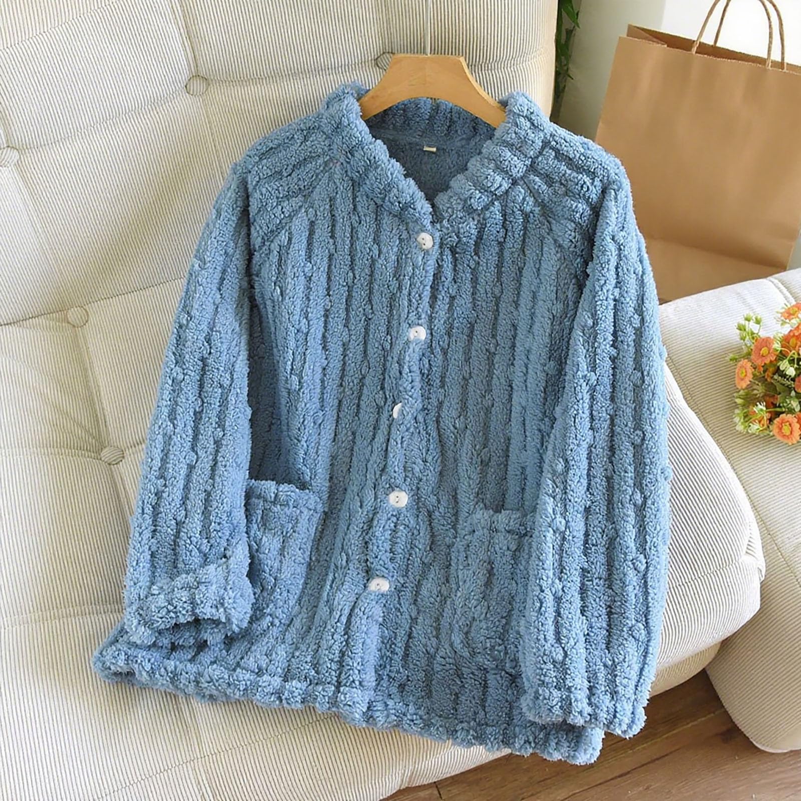 Thick Plush House Coats For Women Winter Warm Button Down Fleece Pajama Tops Soft Fuzzy Shirts With Pockets L синій
Thick Plush House Coats For Women Winter Warm Button Down Fleece Pajama Tops Soft Fuzzy Shirts With Pockets L синій