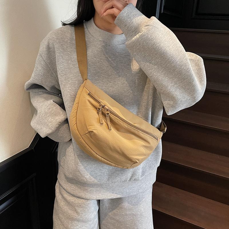 Korean version of popular fashion breast bag women s new simple shoulder bag large capacity light casual messenger bag one size fits all
Korean version of popular fashion breast bag women s new simple shoulder bag large capacity light casual messenger bag one size fits all