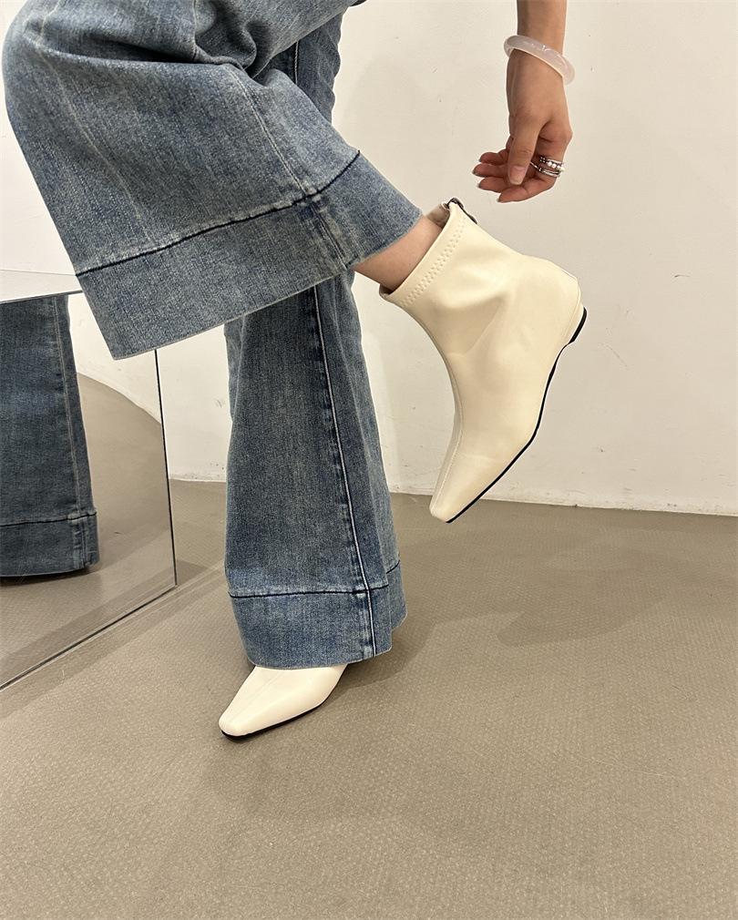 2025 autumn and winter new European and American square head simple thin boots thick heel high heel rear zipper Martin boots short boots women 39 абрикосовий
2025 autumn and winter new European and American square head simple thin boots thick heel high heel rear zipper Martin boots short boots women 39 абрикосовий
