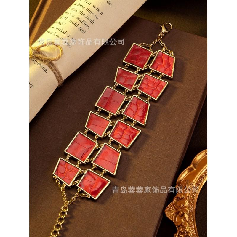 Retro Fashion Exaggerated Leopard Print Geometric Block Splicing Bracelet With High-end Feel Cool Temperament Leather Face
Retro Fashion Exaggerated Leopard Print Geometric Block Splicing Bracelet With High-end Feel Cool Temperament Leather Face