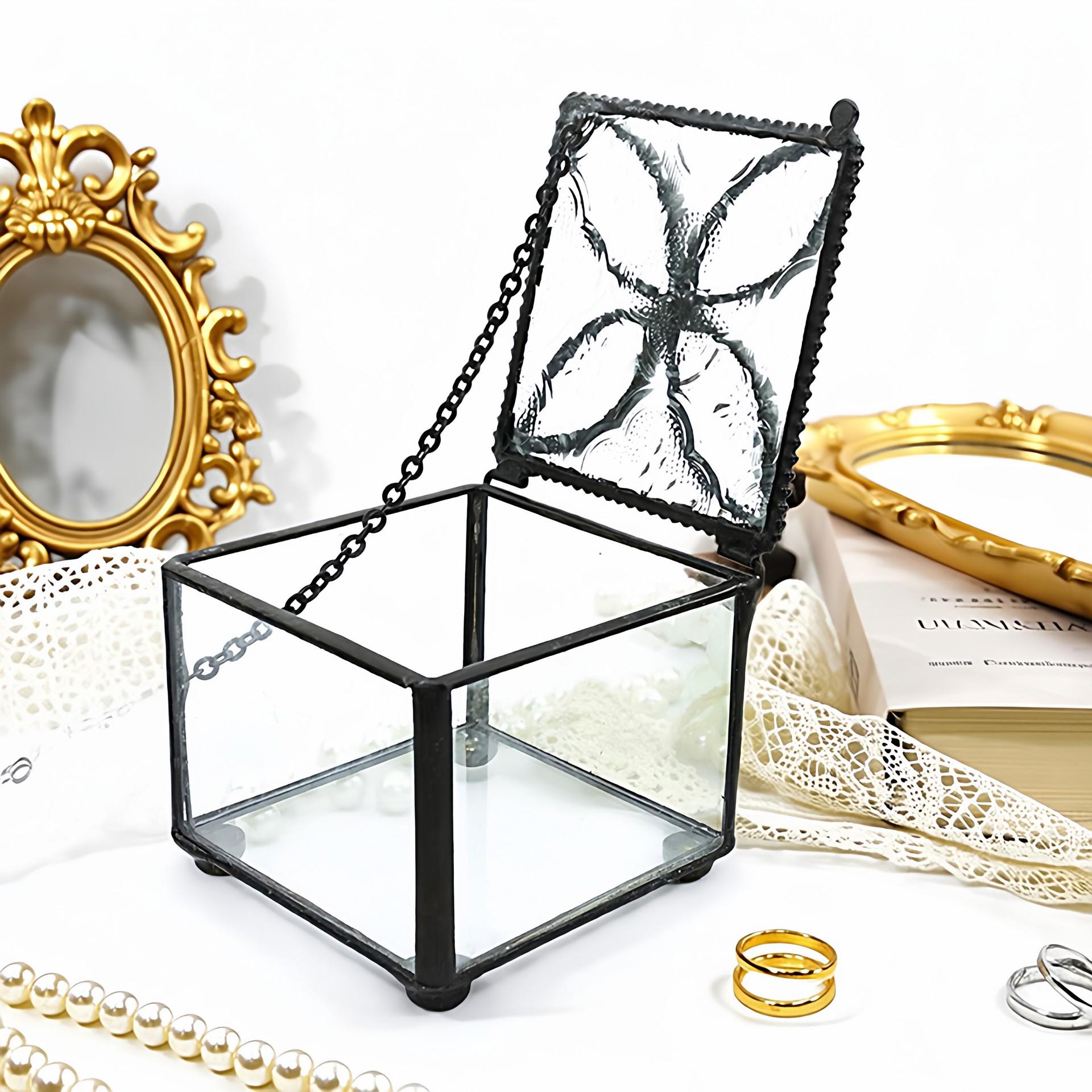 Ретро-шкатулка из стекла для обручальных и свадебных колец 6.5*6.5*5.5 cm чёрный
Ретро-шкатулка из стекла для обручальных и свадебных колец 6.5*6.5*5.5 cm чёрный
