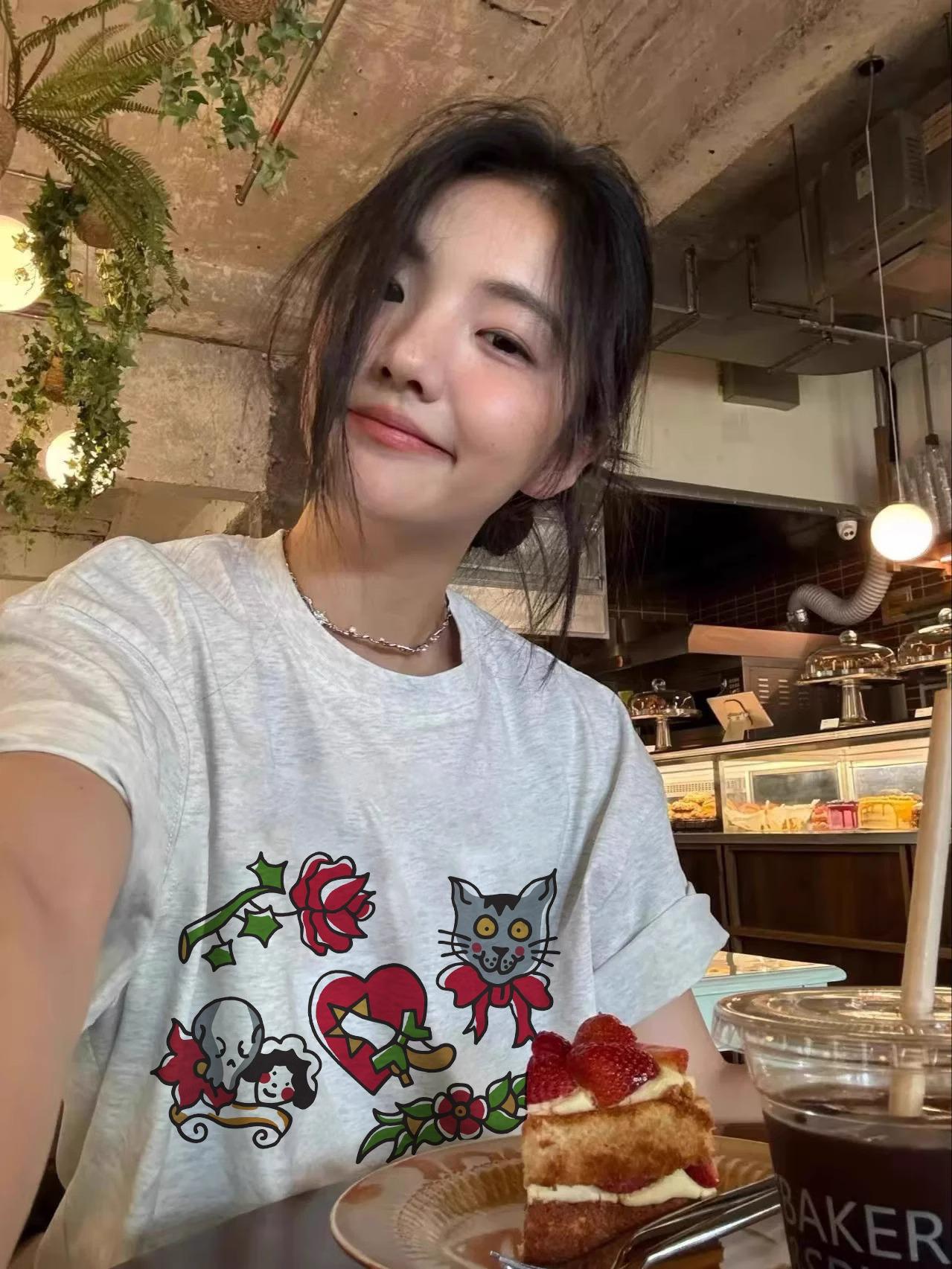 Summer 2025 Retro Loose Half Sleeve Women s T-shirt - New Style Design M білий
Summer 2025 Retro Loose Half Sleeve Women s T-shirt - New Style Design M білий