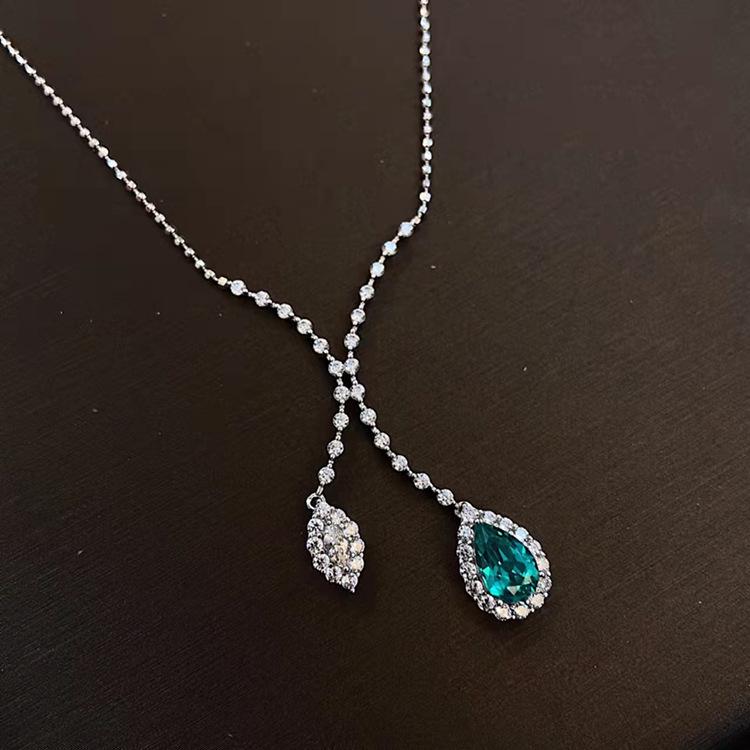 Lulu Tong 925 Silver Paraiba High Carbon Diamond Clavicle Pendant Necklace for Women (2022) 925 Silver
Lulu Tong 925 Silver Paraiba High Carbon Diamond Clavicle Pendant Necklace for Women (2022) 925 Silver
