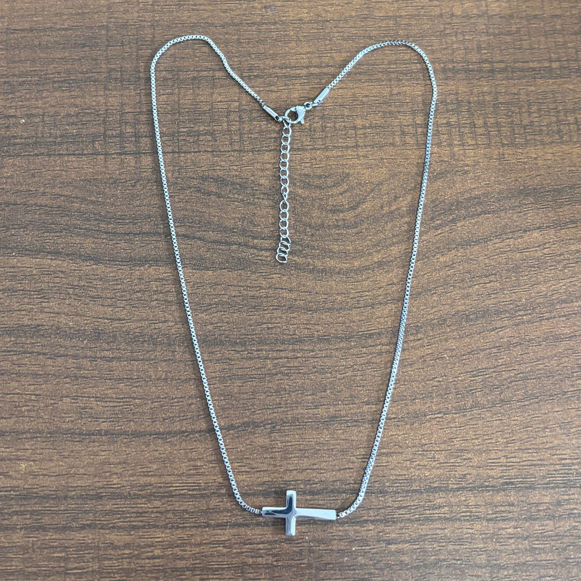 Exquisite Box Chain Cross Necklace Versatile Horizontal And Vertical Pendant Fashion Jewelry For Men And Women срібний
Exquisite Box Chain Cross Necklace Versatile Horizontal And Vertical Pendant Fashion Jewelry For Men And Women срібний