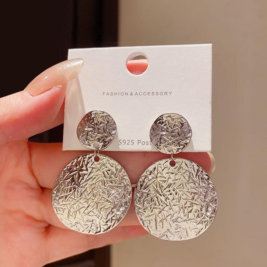 1PAIR European and American geometric style large earrings, heavy industry metal cold wind earrings, women s niche design earrings
1PAIR European and American geometric style large earrings, heavy industry metal cold wind earrings, women s niche design earrings