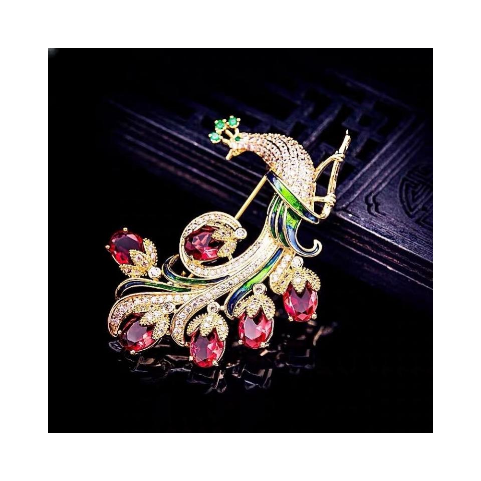 Luxury and fashionable peacock open screen brooch, European and American retro colored enamel pin accessories красный
Luxury and fashionable peacock open screen brooch, European and American retro colored enamel pin accessories красный