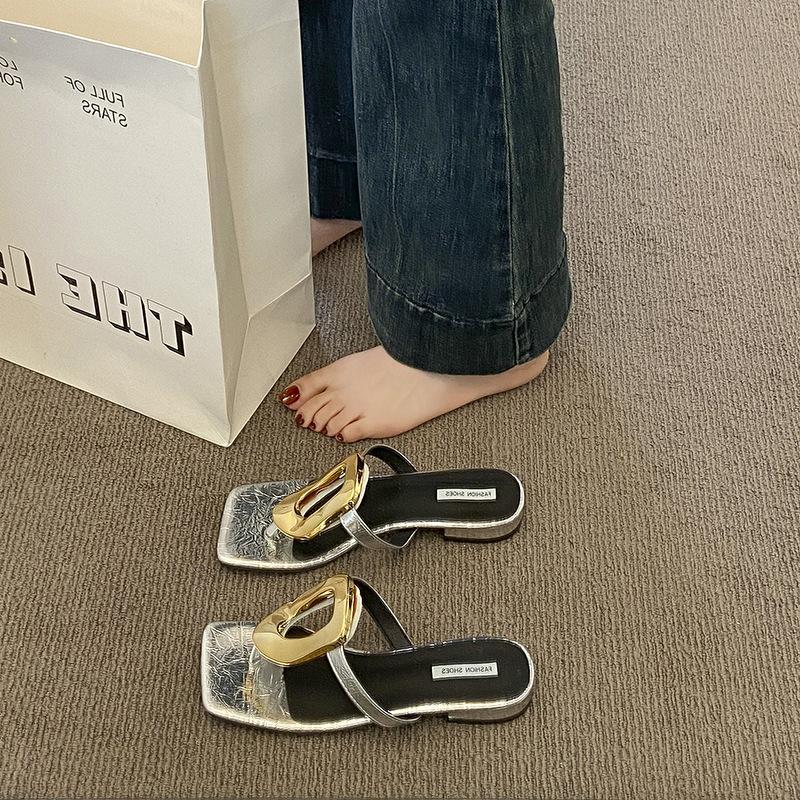 Niche metal square buckle foot slippers women s summer wear new flat-bottomed casual square toe cold slippers 35 чёрный
Niche metal square buckle foot slippers women s summer wear new flat-bottomed casual square toe cold slippers 35 чёрный