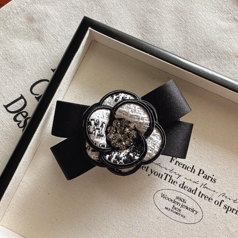 Корейская элегантная заколка для волос со стразами и перьями
Корейская элегантная заколка для волос со стразами и перьями