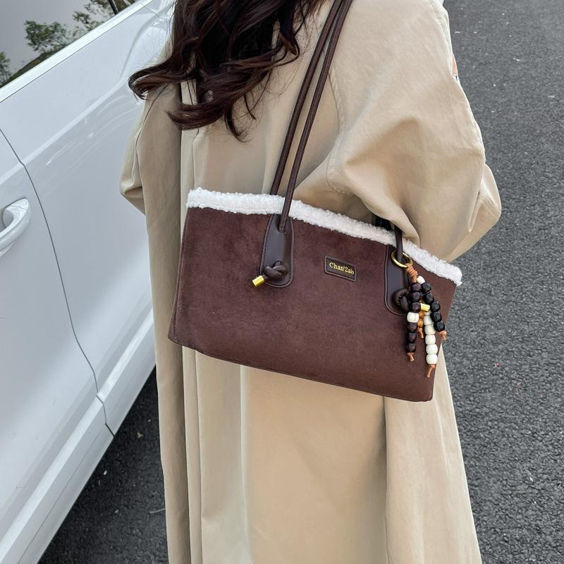 Simple retro suede matte bag women s 2025 new trendy large-capacity shoulder underarm bag commuter tote bag темно-коричневого
Simple retro suede matte bag women s 2025 new trendy large-capacity shoulder underarm bag commuter tote bag темно-коричневого