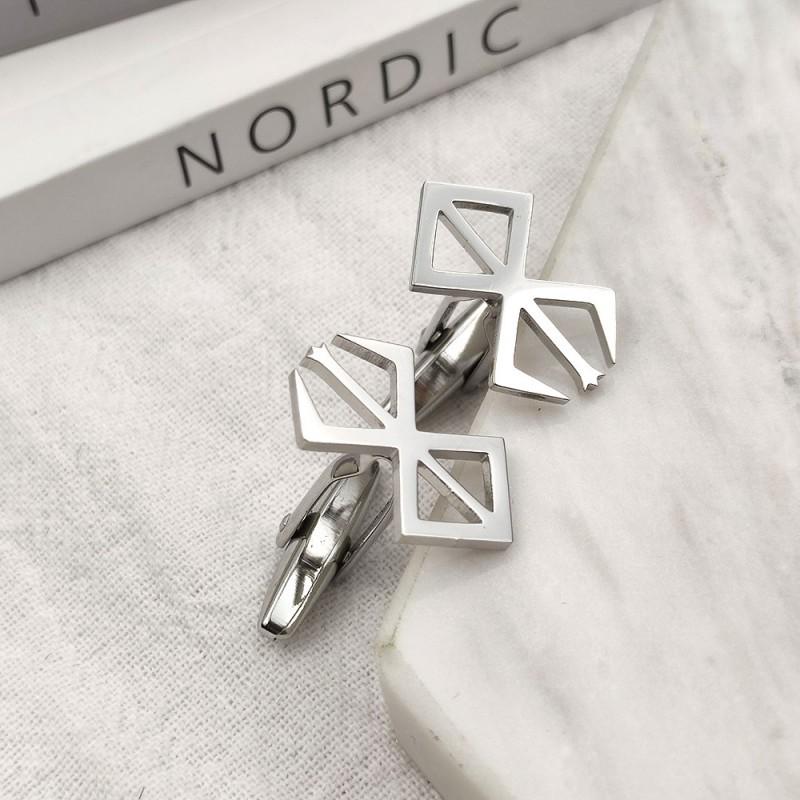 Sword Wind Legend Tyrant Egg Beheille Cufflinks Stainless Steel Trendy Men Hip Hop Accessories Anime Peripheral 14k серебряный
Sword Wind Legend Tyrant Egg Beheille Cufflinks Stainless Steel Trendy Men Hip Hop Accessories Anime Peripheral 14k серебряный