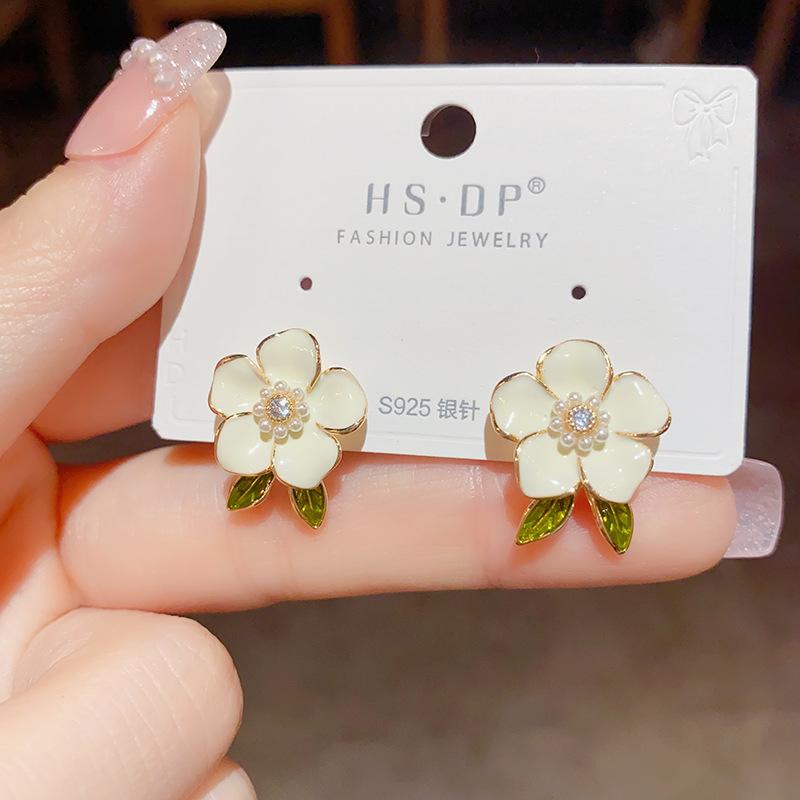 New Trend White Color Flower Green Leaf Stud Earrings for Female Sweet Temperament Zircon Wholesale Girl Gift
New Trend White Color Flower Green Leaf Stud Earrings for Female Sweet Temperament Zircon Wholesale Girl Gift