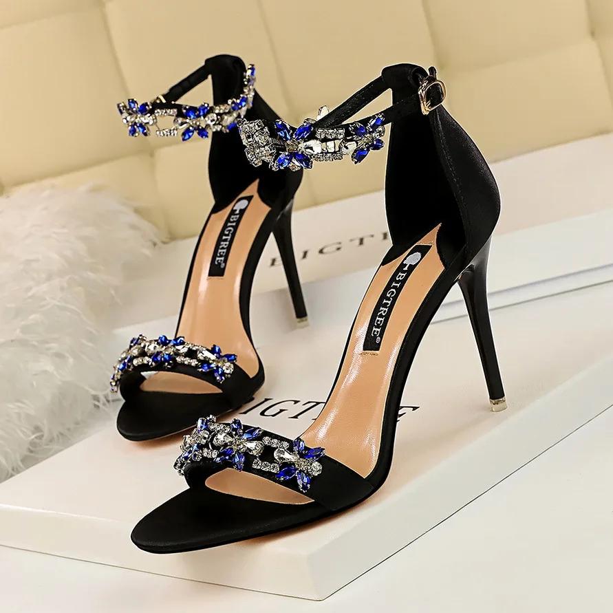 Fashion Luxury High Heel Sandals Women Summer Sexy Banquet High Heel Shoe Thin Heel Wedding ShoeWater Diamond Sandal Designer Women Shoe 40 чёрный
Fashion Luxury High Heel Sandals Women Summer Sexy Banquet High Heel Shoe Thin Heel Wedding ShoeWater Diamond Sandal Designer Women Shoe 40 чёрный