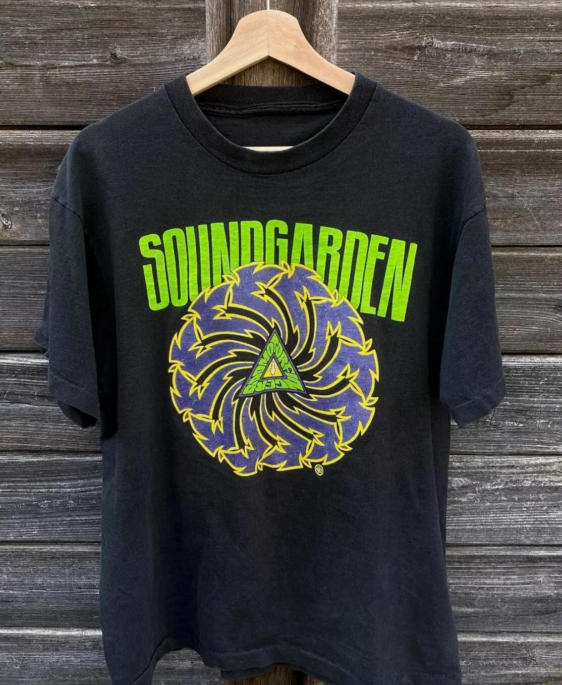 1991 Soundgarden ‘Badmotorfinger’ Black Unisex T-shirt Size S-5XL M
1991 Soundgarden ‘Badmotorfinger’ Black Unisex T-shirt Size S-5XL M