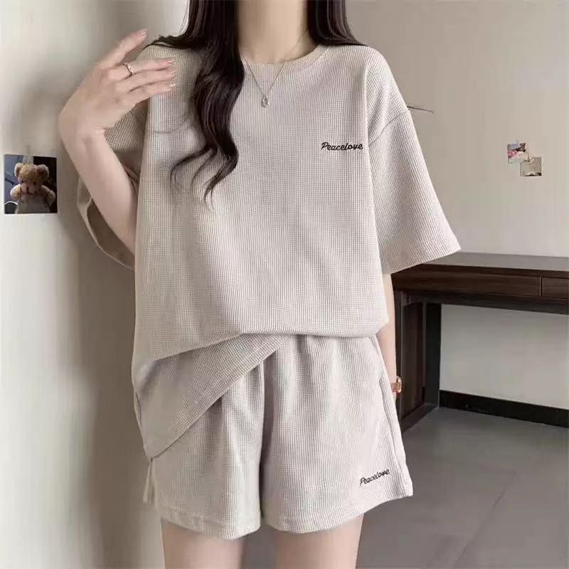 Korean Style Waffle Knit Two-Piece Set: Loose Shorts & Slimming Short Sleeve Top Extra Large
Korean Style Waffle Knit Two-Piece Set: Loose Shorts & Slimming Short Sleeve Top Extra Large