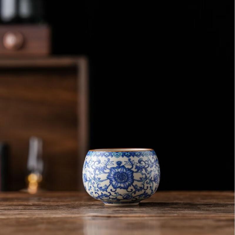 Shangqi Ru Kiln Ceramic Master Tea Cup
Shangqi Ru Kiln Ceramic Master Tea Cup