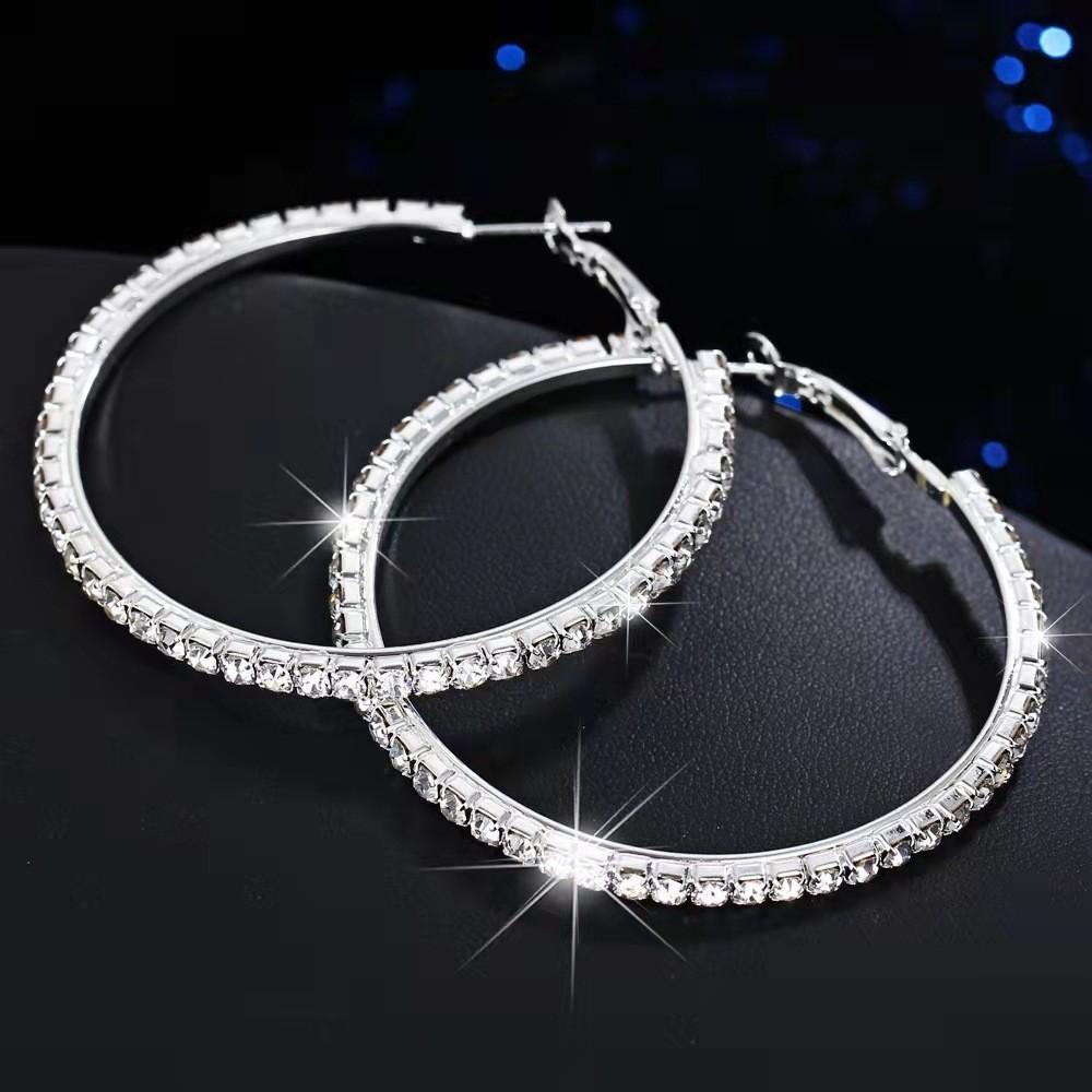 Europe, America, full of diamonds, fashionable and simple earrings, women s fashion atmosphere, Korean version of wearing earrings, versatile
Europe, America, full of diamonds, fashionable and simple earrings, women s fashion atmosphere, Korean version of wearing earrings, versatile