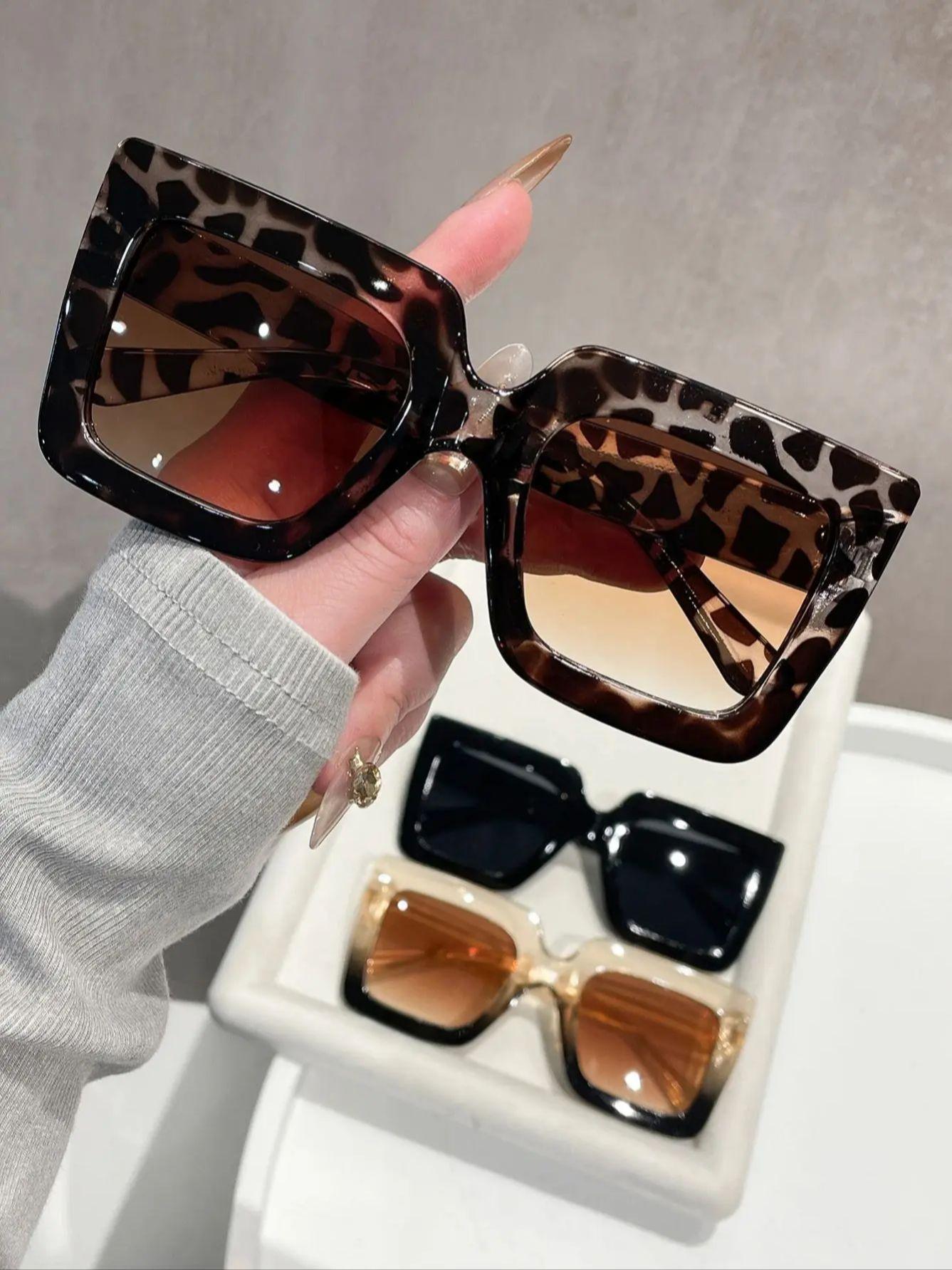 3PCS Unisex Large Square Frame Fashion Glasses Set Suitable for Daily Wear And Photography Various Face Types
3PCS Unisex Large Square Frame Fashion Glasses Set Suitable for Daily Wear And Photography Various Face Types