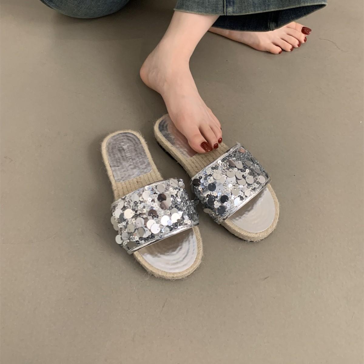 Sequined women s slippers women s outer wear summer new beautiful fairy wind travel seaside beach flat fisherman shoes 40 срібний
Sequined women s slippers women s outer wear summer new beautiful fairy wind travel seaside beach flat fisherman shoes 40 срібний