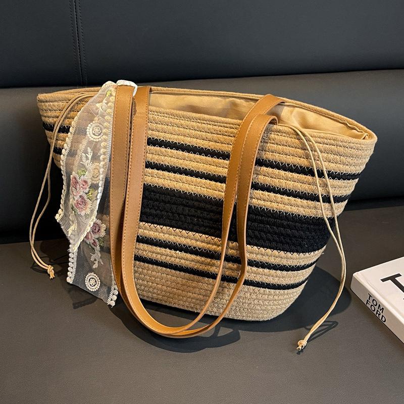 Trendy Handmade Woven Shoulder Bag: Large Capacity, Versatile Straw Bucket for Women Flattened (width 38cm * height 25cm)
Trendy Handmade Woven Shoulder Bag: Large Capacity, Versatile Straw Bucket for Women Flattened (width 38cm * height 25cm)