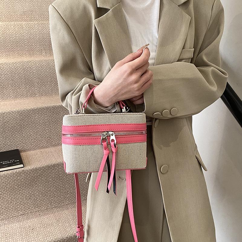 Spring new niche design retro contrasting color splicing portable box bag shoulder bag trendy messenger bag хакі
Spring new niche design retro contrasting color splicing portable box bag shoulder bag trendy messenger bag хакі