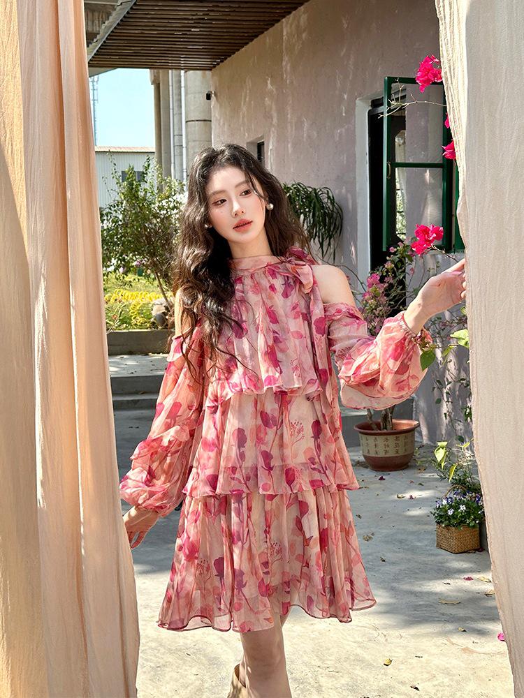 Шифоновое платье с открытыми плечами и цветочным принтом для морских каникул Medium 
Шифоновое платье с открытыми плечами и цветочным принтом для морских каникул Medium