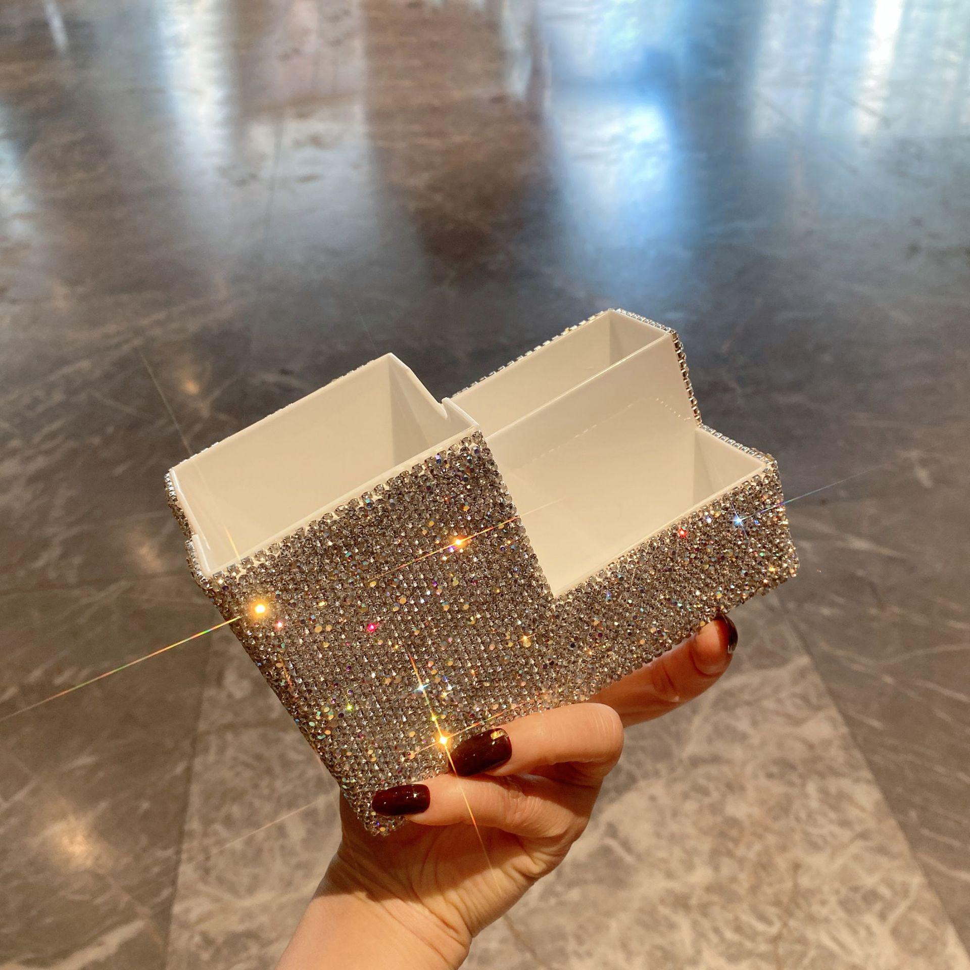 2024 Элегантность: Роскошный настольный органайзер для косметики, инкрустированный бриллиантами
2024 Элегантность: Роскошный настольный органайзер для косметики, инкрустированный бриллиантами