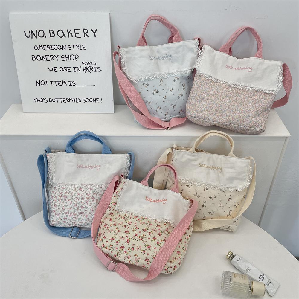 Spring and summer pastoral splicing floral portable canvas bag shoulder messenger bag large capacity hand carry
Spring and summer pastoral splicing floral portable canvas bag shoulder messenger bag large capacity hand carry