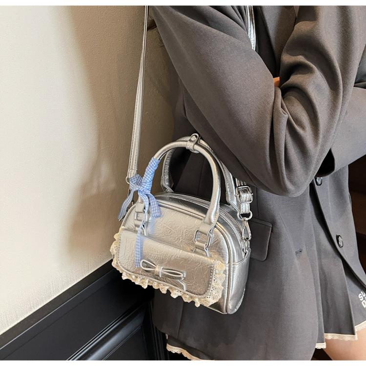 Portable fashion bow pillow bag 2025 summer versatile shoulder bag premium messenger bag bag синій
Portable fashion bow pillow bag 2025 summer versatile shoulder bag premium messenger bag bag синій