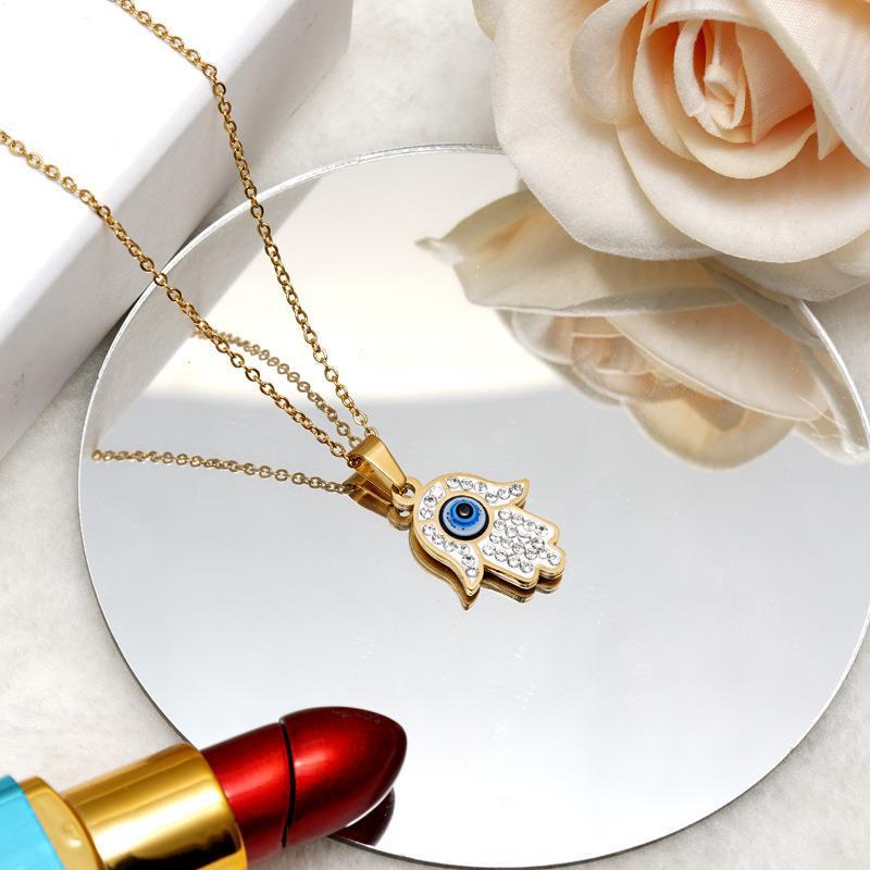 Турецкое этническое ожерелье с синим глазом от сглаза и подвеской-рукой с бриллиантовой отделкой из титановой стали Pendant only
Турецкое этническое ожерелье с синим глазом от сглаза и подвеской-рукой с бриллиантовой отделкой из титановой стали Pendant only